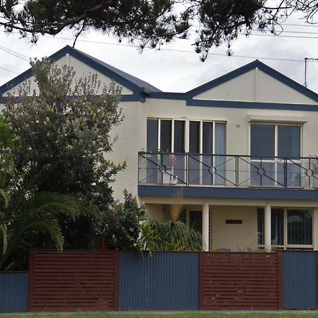 Sea Breeze On The Esplanade Villa Lakes Entrance Eksteriør billede
